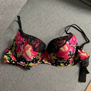 Victoria’s Secret Push Up Bra 🌺